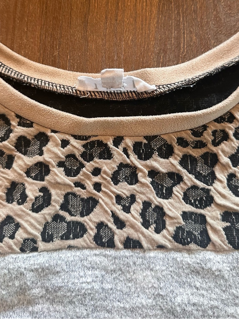 THML Leopard Print Colorblock Top Gray Knit Animal Print Long Sleeve - Picture 4 of 9